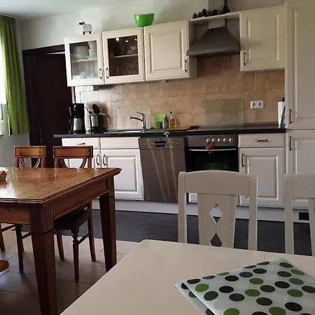 Sandras Bergstation Apartment *
